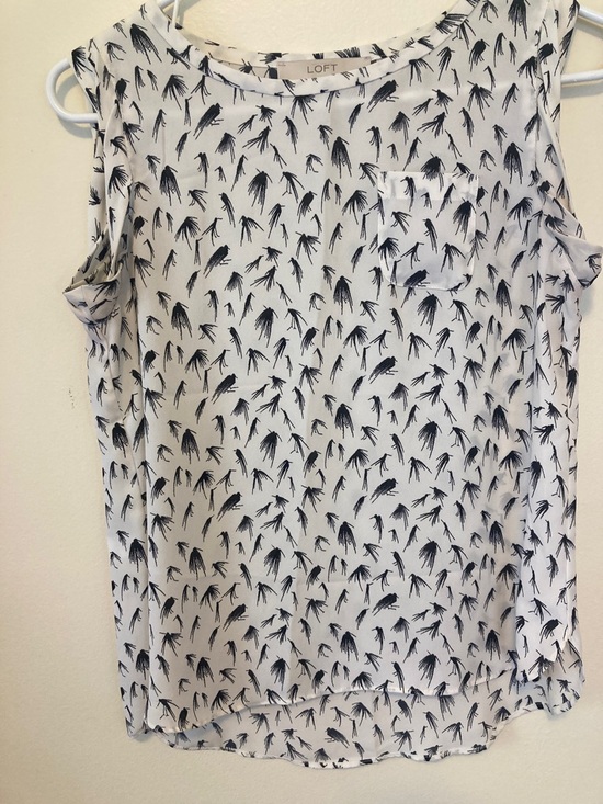 7 Ann Taylor Loft tops. All sizes petite XS. - Picture 13 of 14